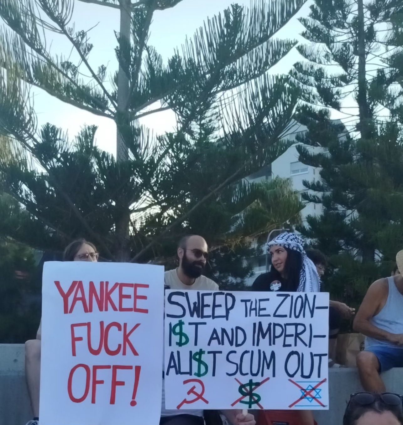 Güney Kıbrıs'ta ABD Savaş Gemilerine Karşı Protesto Eylemi