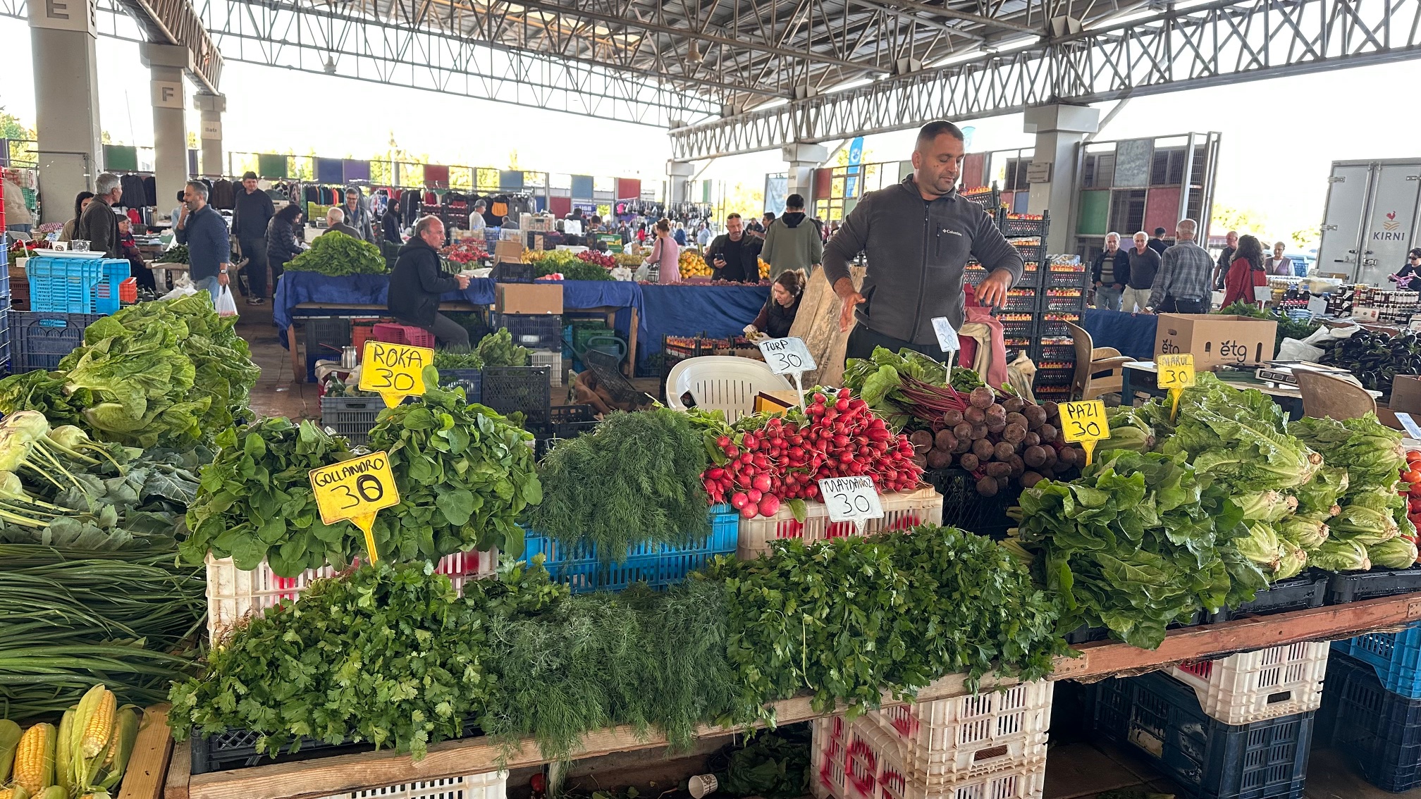 Gazimağusa Perşembe Pazarı'nda Yüksek Sebze ve Meyve Fiyatları