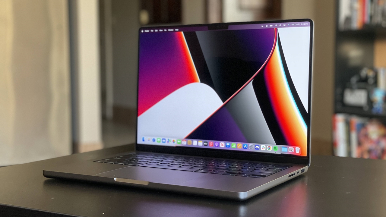 Apple, OLED ekranlı MacBook Pro’larla bir özelliği rafa kaldıracak!