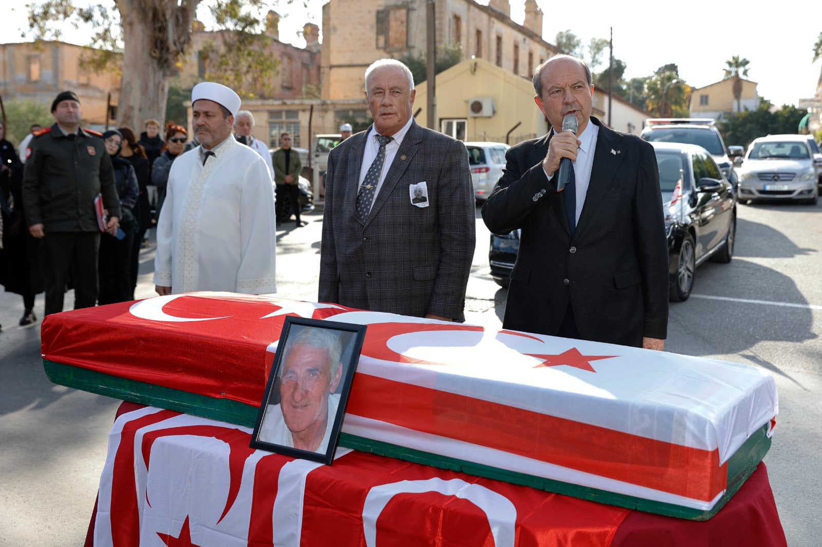 Cumhurbaşkanı Tatar, Faik Alar için Cenaze Töreninde