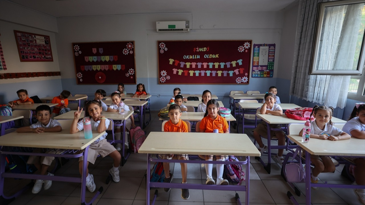 Okullarda hür kıyafet uygulaması resmen kaldırıldı!