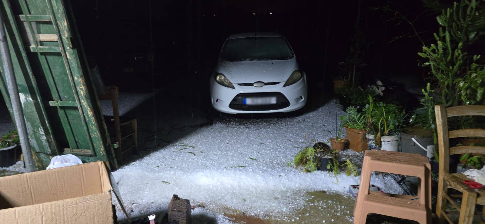 Yenierenköy'de Şiddetli Dolu Yağışı