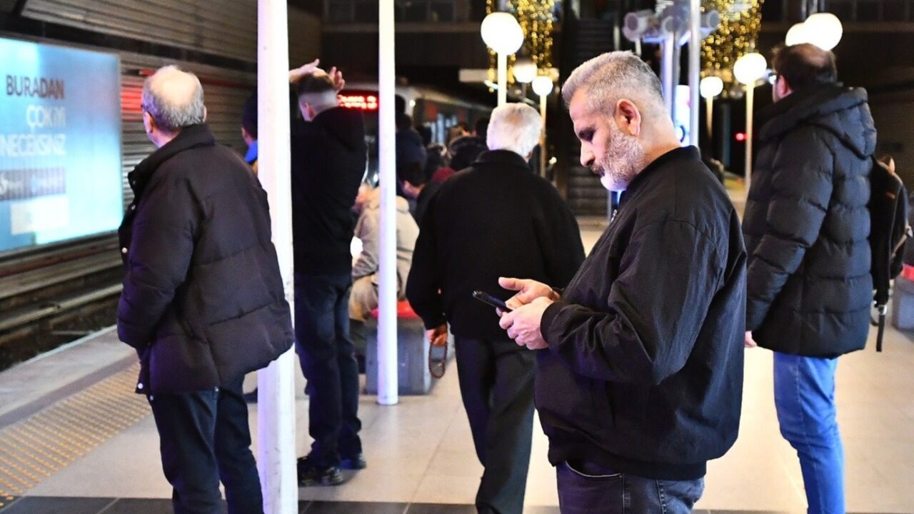 Tünelde bile çekecek! İzmir Metrosu’nda kesintisiz internet periyodu